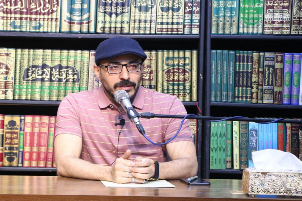 عضو اللجنة الوطنية يلقي محاضرة توعوية في مكتبة شباب مدينة الصدر حول دور القراءة في حماية الشباب من التطرف العنيف