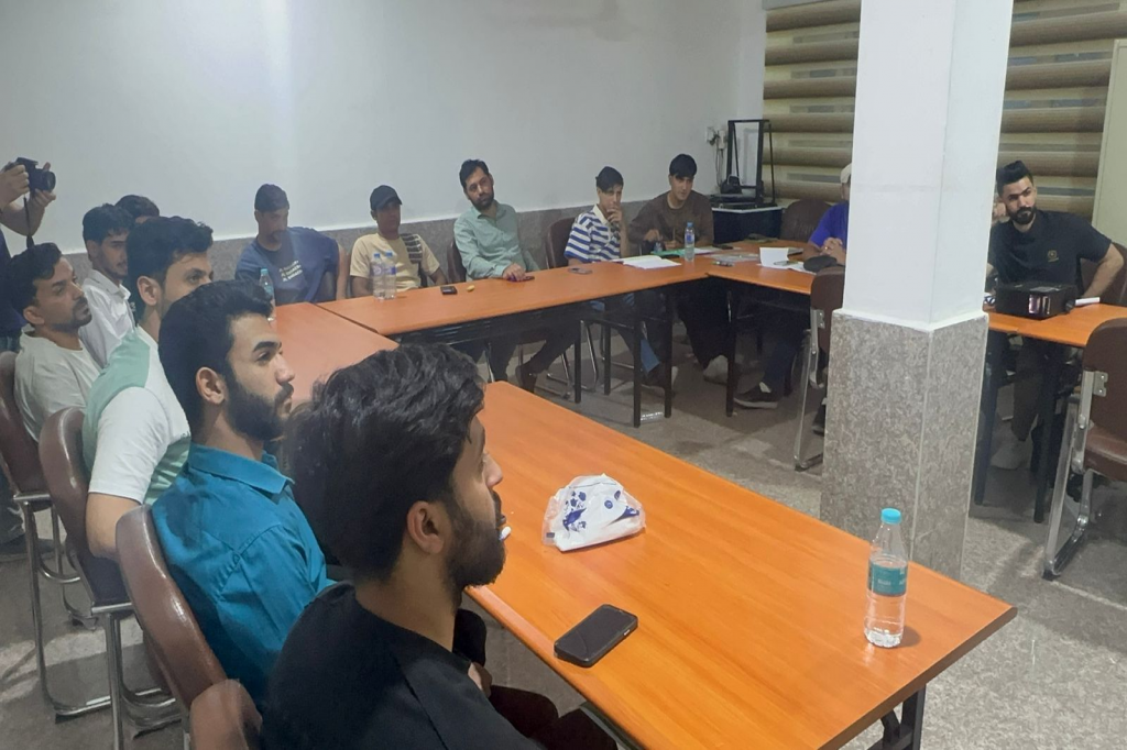 اللجنة الفرعية في البصرة تنظّم محاضرة توعوية تحت عنوان "التطرف العنيف وآثاره السلبية على السلم المجتمعي"