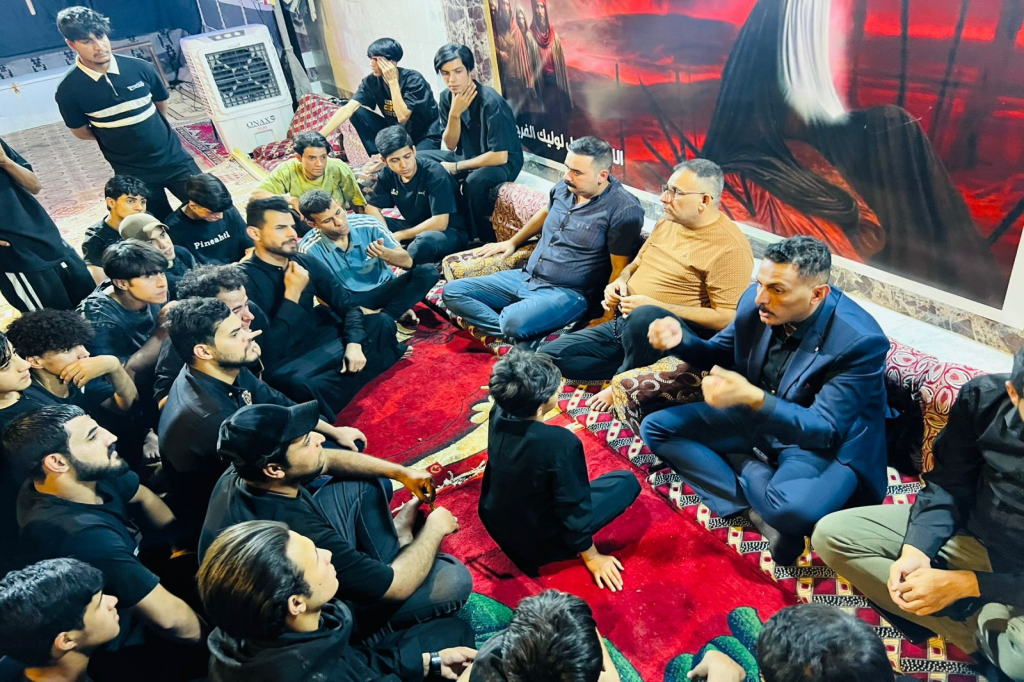 تزامناً مع شهر محرم الحرام.. اللجنة الفرعية لمكافحة التطرف العنيف في ذي قار تُنفذ حملة توعوية للشباب داخل المواكب الحسينية في الناصرية 