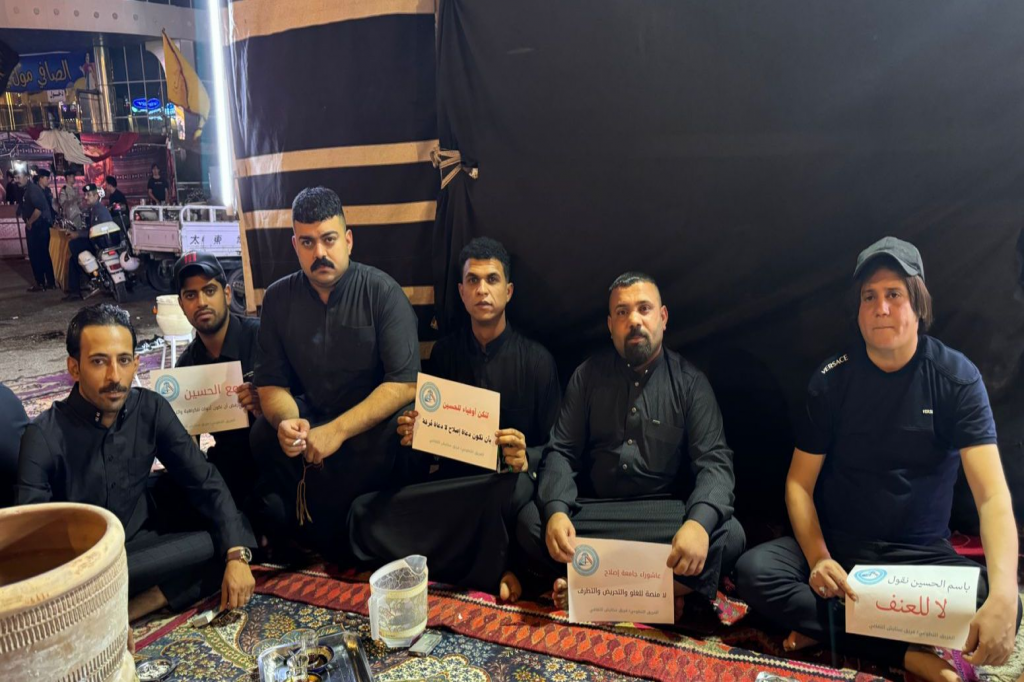 اللجنة الفرعية في ذي قار تُزين شوارع المواكب الحسينية بالمنشورات التوعوية التي تربط بين قيم عاشوراء وضرورة نبذ التطرف العنيف