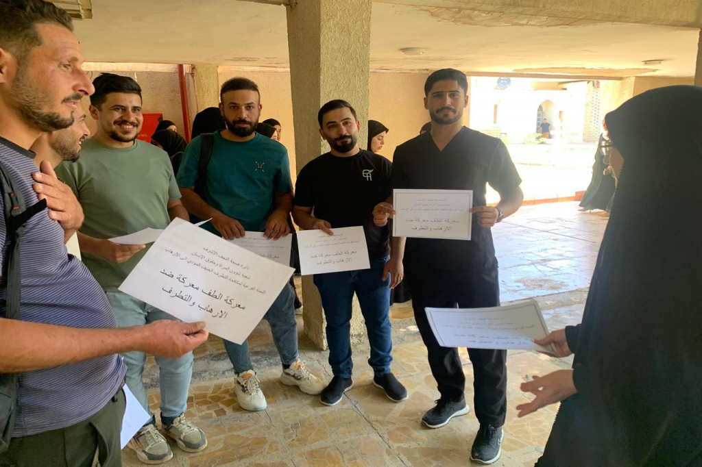 تزامناً مع شهر محرم الحرام.. اللجنة الفرعية في النجف الأشرف تُنفذ حملة توعوية في مستشفى الحكيم العام حول مكافحة التطرف العنيف