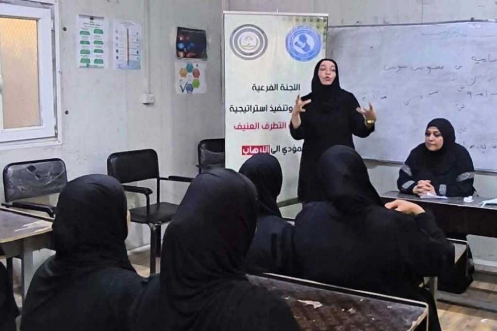 اللجنة الفرعية في البصرة تقيم جلسة توعوية للنزيلات في سجن البصرة المركزي بعنوان "المرأة صانعة سلام.. لا أداة للتطرف العنيف"