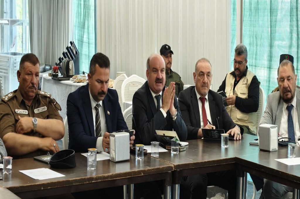 اللجنة الفرعية لمكافحة التطرف العنيف في نينوى تقيم جلسة حوارية حول إعادة تأهيل وإدماج العائدين من مخيمات النزوح في المجتمع