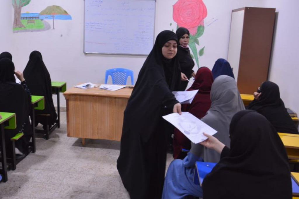بهدف تحصين النزيلات من الأفكار المتطرفة.. اللجنة الفرعية في دائرة الإصلاح العراقية تنظّم سلسلة من المحاضرات التوعوية للنزيلات في موقف الرصافة السادسة