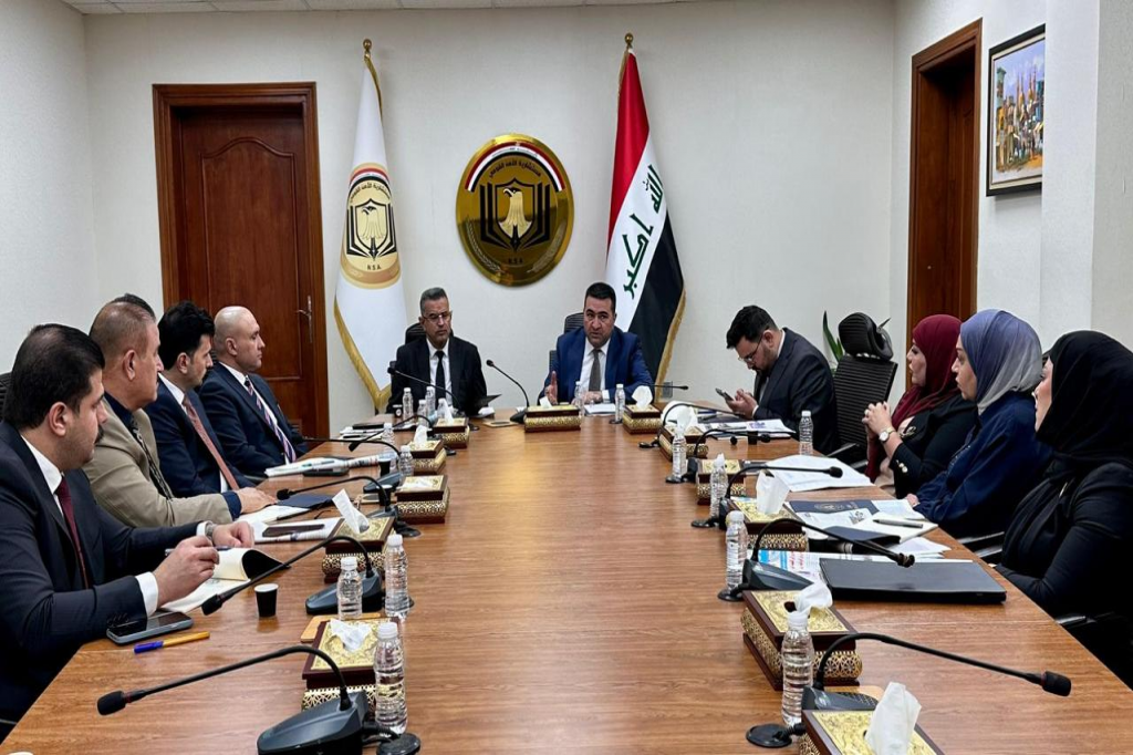 اللجنة الوطنية تعقد اجتماعًا مع الفريق القانوني المختص بدراسة مشروع قانون يعنى بمكافحة التطرف العنيف