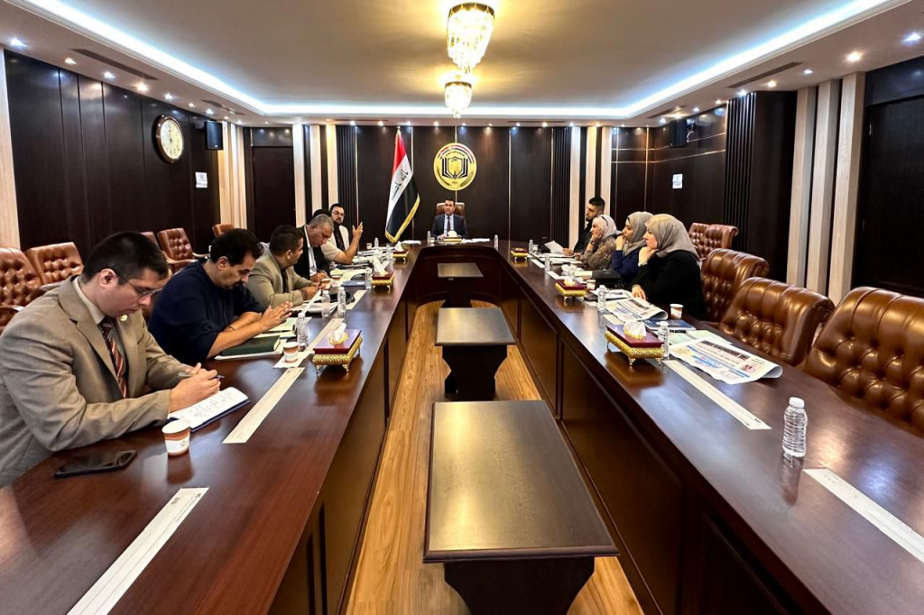 اللجنة الوطنية تعقد اجتماعًا مع فريق القوة الناعمة (الأدب والفن والرياضة) لمكافحة التطرف العنيف 