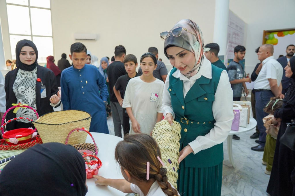 بناءً على الشراكة بين اللجنة الوطنية لمكافحة التطرف العنيف و (GCERF).. رابطة التضامن تقيم البازار الأول في هيت ضمن مشروع العودة مع الأمل 