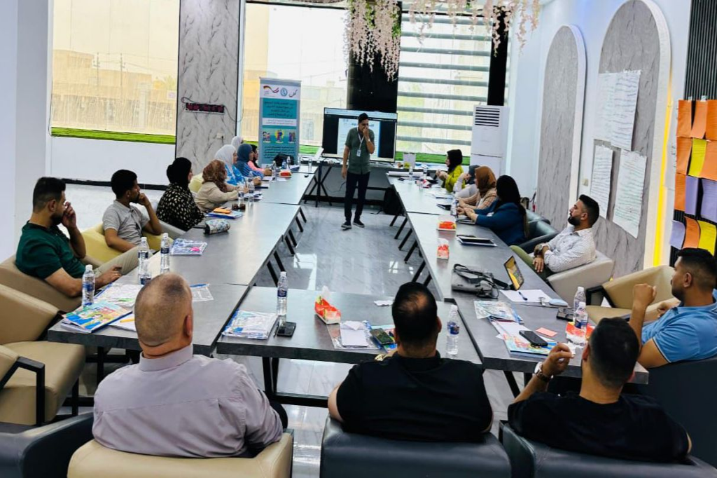 تنفيذاً للاستراتيجية الوطنية، وبناءً على التعاون بين اللجنة الوطنية لمكافحة التطرف العنيف ووكالة التعاون الألمانية.. منظمة كنف تقيم دورة تدريبية للمعلمين في صلاح الدين تحت عنوان "منع التطرف العنيف من خلال التعليم"