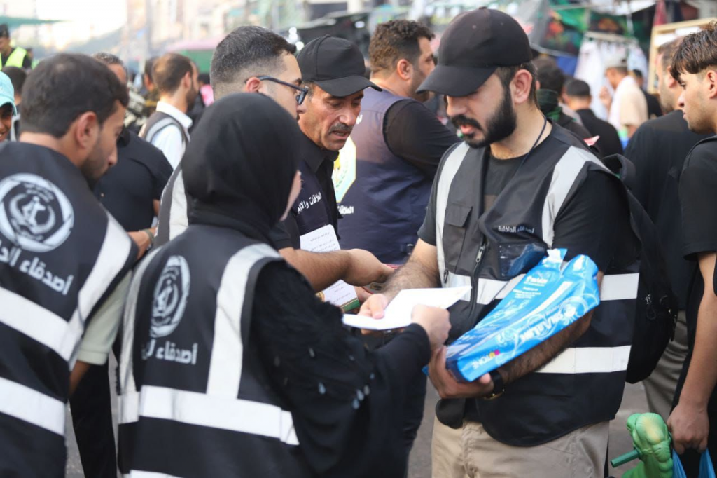 فريق الشباب التطوعي في كربلاء المقدسة ينفّذ حملة ميدانية خلال زيارة أربعينية الإمام الحسين (عليه السلام) لتعزيز الوعي المجتمعي بمخاطر التطرف العنيف