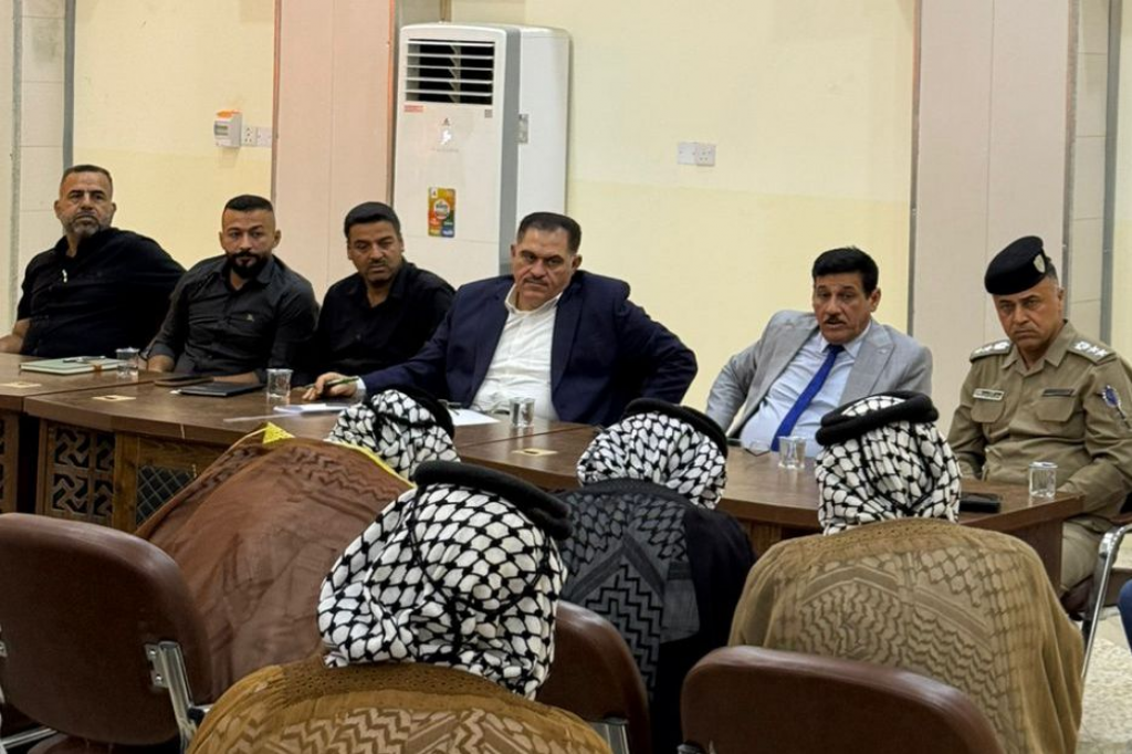 اللجنة الفرعية في قضاء عز الدين سليم بمحافظة البصرة تقيم جلسة حوارية لمختاري وشيوخ العشائر ووجهاء القضاء تحت عنوان "التماسك المجتمعي وقدرة المجتمعات على مقاومة الأفكار المتطرفة"