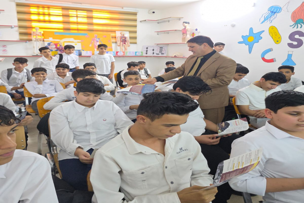 بالتعاون مع اللجنة الفرعية في النجف الأشرف.. مديرية شؤون المخدرات والمؤثرات العقلية تقيم محاضرة توعوية لطلبة المدارس حول مخاطر الأفكار المتطرفة والمخدرات على الشباب