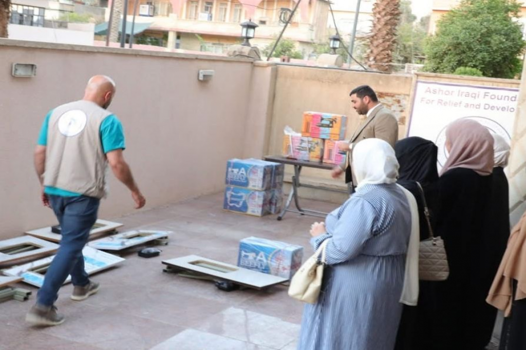 بناءً على الشراكة بين اللجنة الوطنية لمكافحة التطرف العنيف و (GCERF).. منظمة ضفاف نينوى توزع مجموعة من مكائن الخياطة والعربات للنساء والشباب العائدين من مخيمات النزوح