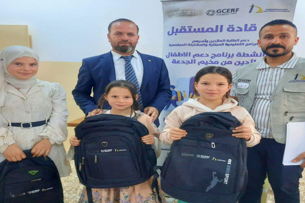 بناءً على الشراكة بين اللجنة الوطنية لمكافحة التطرف العنيف و (GCERF).. المؤسسة العراقية للتنمية توزع حقائب مدرسية وقرطاسية للطلبة العائدين من مخيمات النزوح إلى مناطق سكناهم في نينوى 