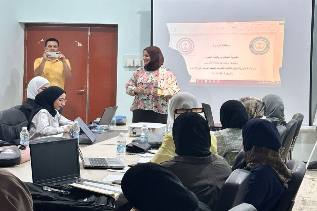 اللجنة الفرعية في محافظة البصرة تقيم جلسة حوارية للمعلمات في قضاء الزبير تحت شعار " العقل المنفتح: مفتاح لمواجهة الفكر المتطرف"