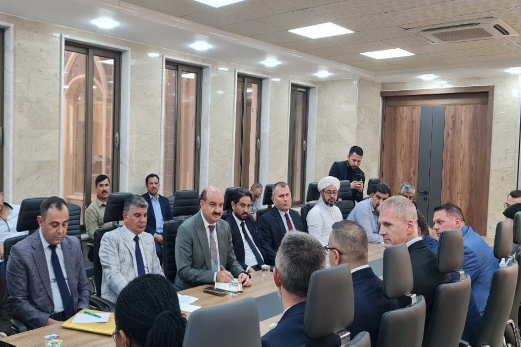 اللجنة الفرعية لمكافحة التطرف العنيف في نينوى تعقد اجتماعًا مع الداعمين الدوليين لمناقشة سبل إعادة تأهيل وإدماج العائدين من النزوح