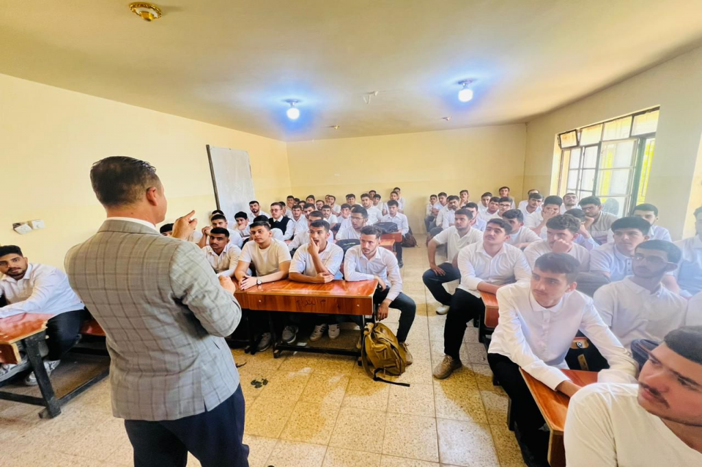 اللجنة الفرعية في صلاح الدين تقيم محاضرتين توعويتين للملاكات التربوية والطلبة حول مخاطر التطرف العنيف والمخدرات على المجتمع