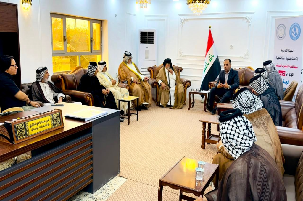 اللجنة الفرعية في قضاء الهارثة بمحافظة البصرة تعقد اجتماعًا موسعًا مع شيوخ العشائر ووجهاء القضاء 