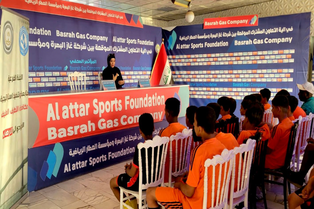 فريق القوة الناعمة في البصرة ينظّم محاضرة توعوية للأطفال واليافعين تحت شعار "كرة القدم: من أجل السلام"