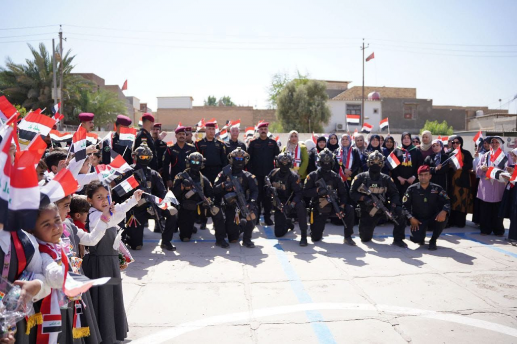 اللجنة الفرعية لمكافحة التطرف العنيف في جهاز مكافحة الإرهاب تقيم حملة لترميم صفوف إحدى المدراس في بابل وتوزيع القرطاسية 