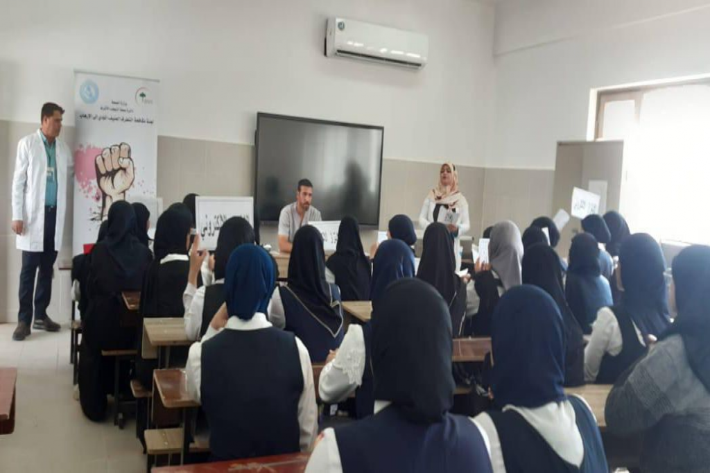 بالتعاون مع اللجنة الفرعية في النجف الأشرف.. دائرة الصحة تقيم محاضرة توعوية لطالبات المدارس حول مخاطر الفكر المتطرف والابتزاز الالكتروني 
