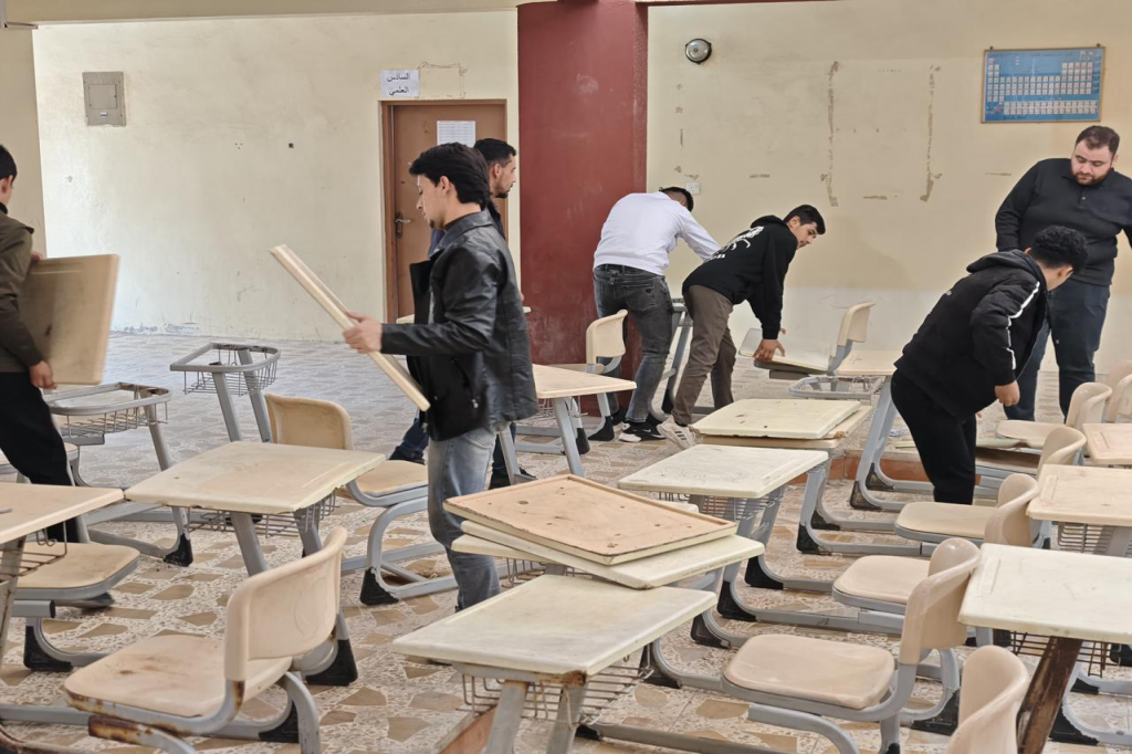 دعمًا للمسيرة التربوية.. اللجنة الفرعية في قضاء تلعفر بمحافظة نينوى تنظّم حملة تطوعية لتنظيف الصفوف وصيانة الرحلات المدرسية 