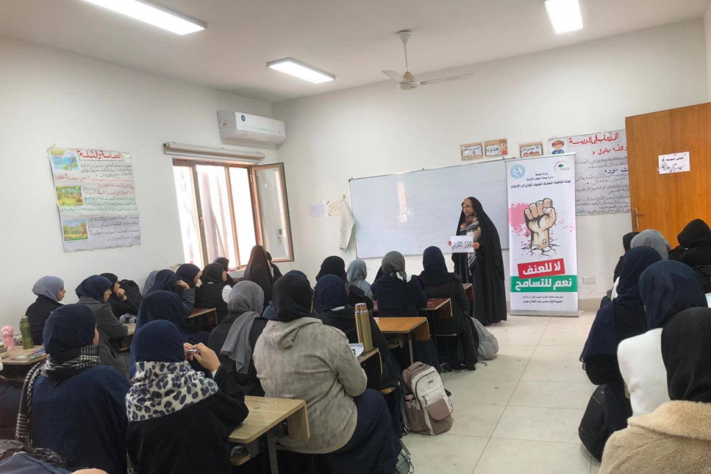 اللجنة الفرعية في النجف الأشرف تنظّم ورشة توعوية لطالبات المدارس حول مخاطر الفكر المتطرف والابتزاز الإلكتروني والعنف ضد النساء