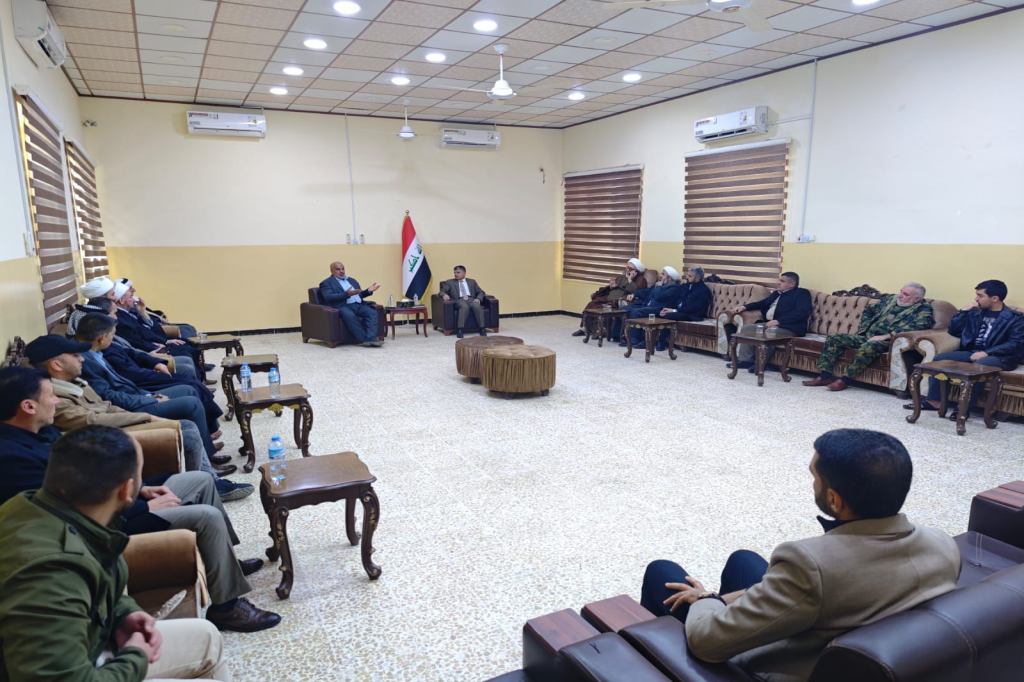 اللجنة الفرعية في قضاء تلعفر تستقبل الطفل العراقي المحرر علي غازي بعد اختطافه من قبل عصابات داعش الإرهابية