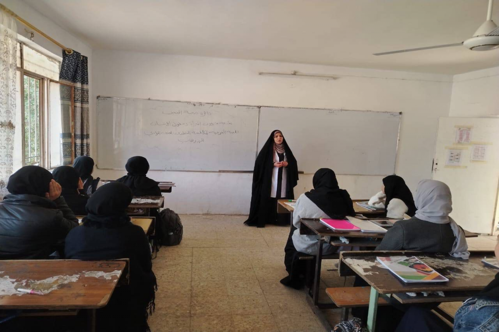 مركز صحي الكوثر في النجف الأشرف ينفّذ محاضرة توعوية حول التطرف العنيف لطالبات متوسطة الطور للبنات