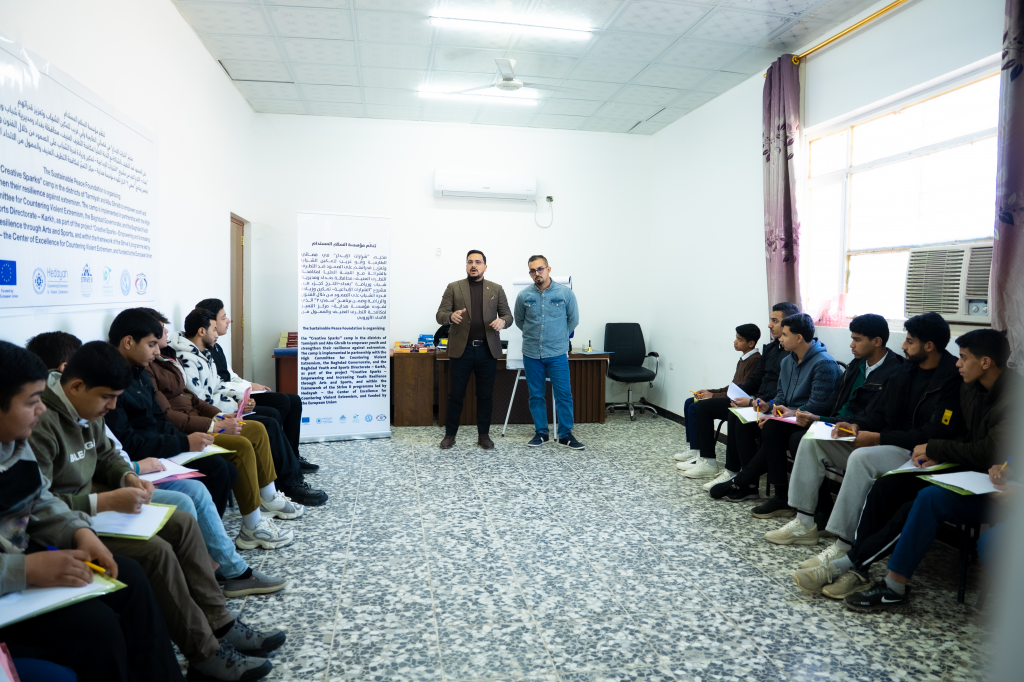 تنفيذا لاستراتيجية مكافحة التطرف العنيف المؤدي إلى الإرهاب… اللجنة الوطنية ترعى مخيم “شرارات الإبداع” لتمكين الشباب في بغداد