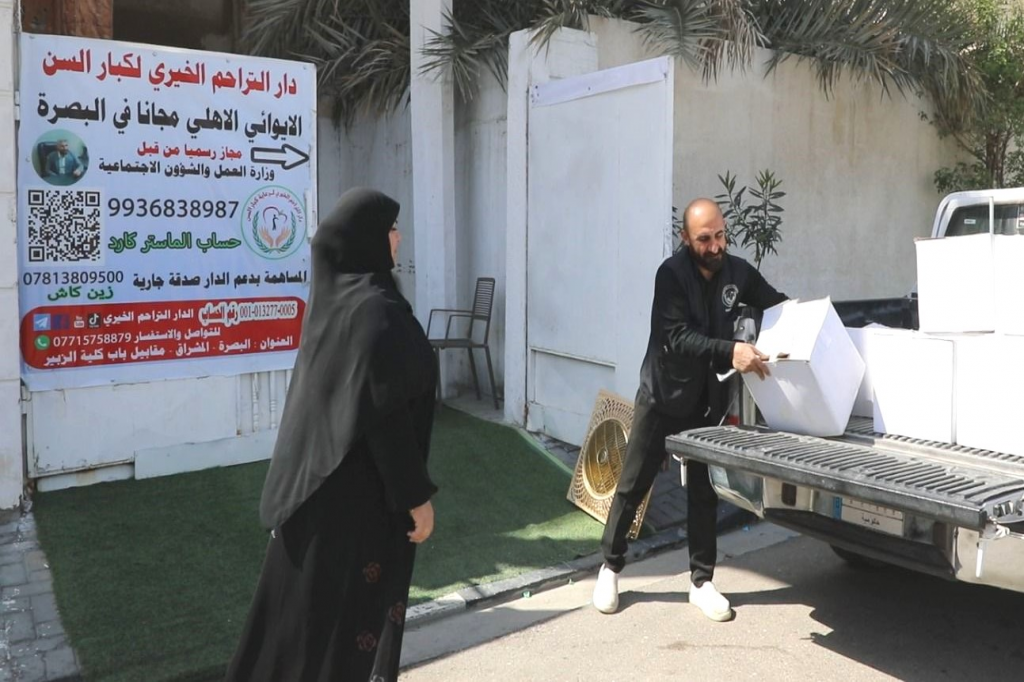 اللجنة الفرعية في البصرة توزّع سلات غذائية دعماً للعوائل المتعففة وكبار السن