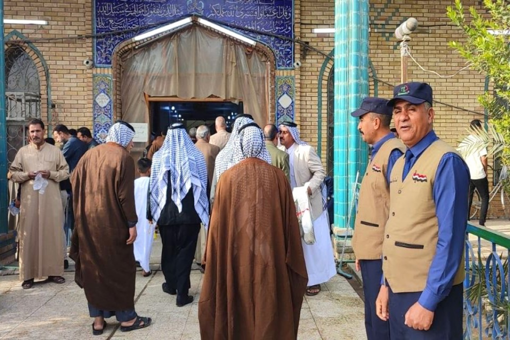 اللجنة الفرعية في محافظة النجف الأشرف تتابع مشاركة الشرطة المجتمعية في تأمين صلاة عيد الفطر