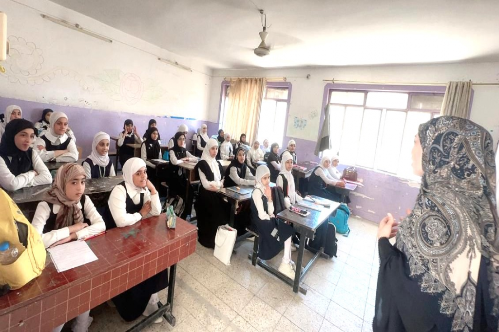 اللجنة الفرعية في محافظة النجف تنفذ ورشة توعوية حول الابتزاز الإلكتروني في مدرسة نور المصطفى الابتدائية