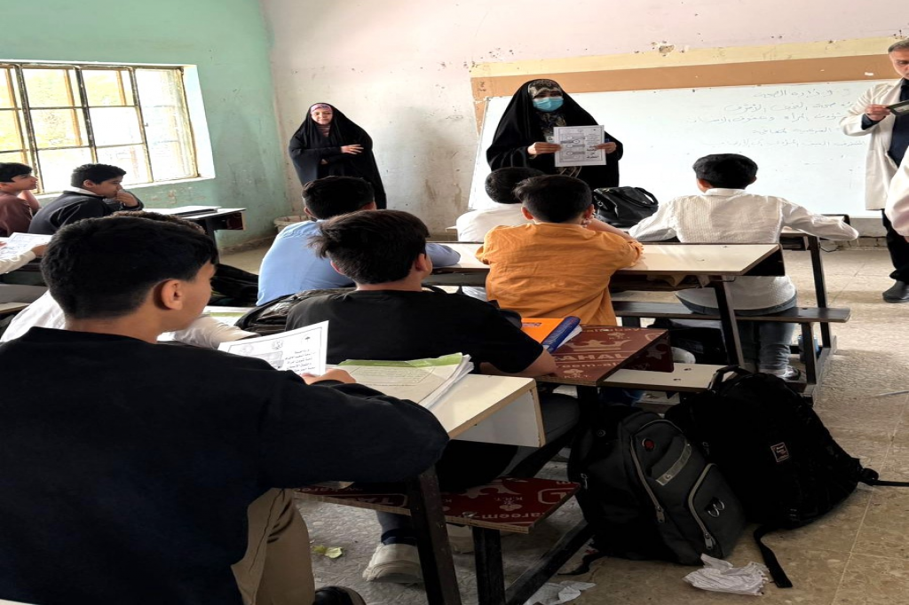 اللجنة الفرعية في محافظة النجف تنفذ محاضرة توعوية لطلبة إعدادية حذيفة بن اليمان حول مخاطر التطرف