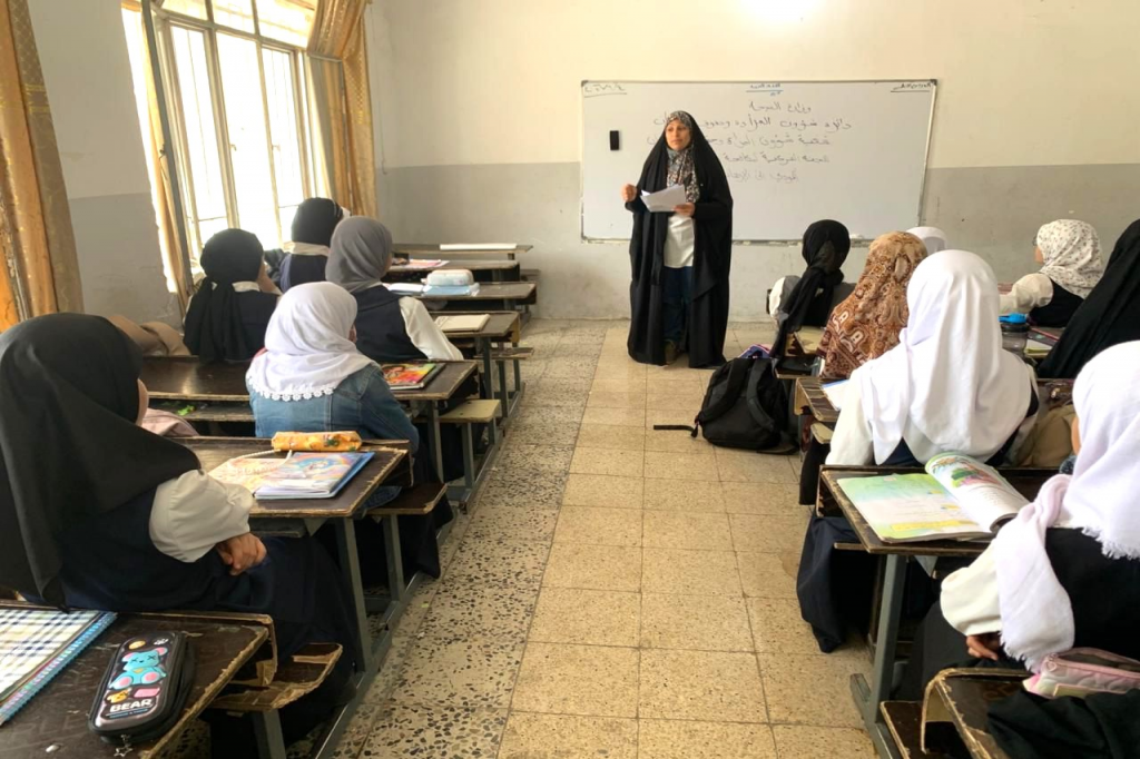 اللجنة الفرعية في محافظة النجف تنفذ محاضرة توعوية لطالبات مدرسة السبطين حول مخاطر التطرف