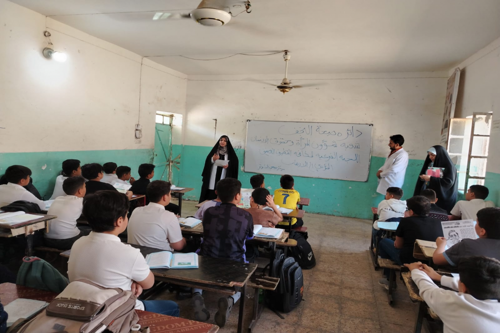 اللجنة الفرعية في محافظة النجف الأشرف تنسّق محاضرة توعوية لطلبة المدارس حول مخاطر التطرف العنيف