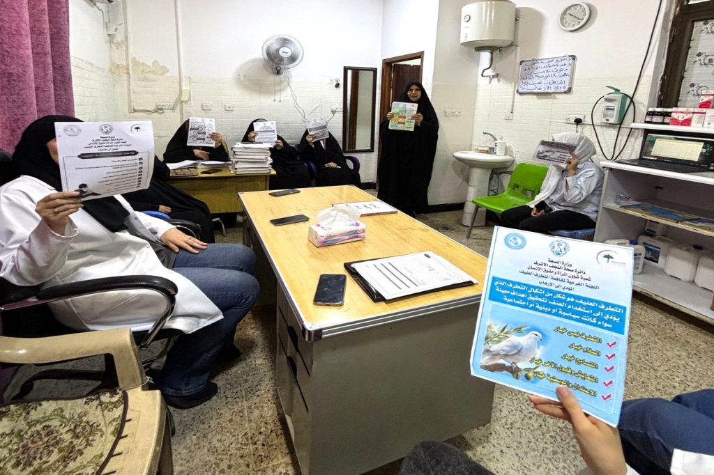 اللجنة الفرعية في محافظة النجف الأشرف تنفذ محاضرة توعوية في مركز صحي كندة حول التطرف العنيف وسبل الوقاية منه