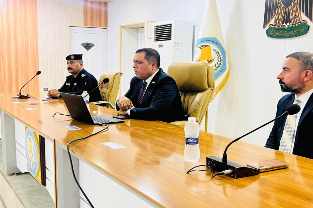 اللجنة الفرعية في محافظة الأنبار تنظم محاضرة علمية حول الإنذار المبكر للتطرف العنيف